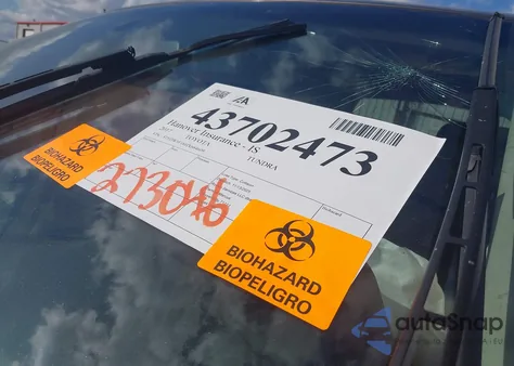 2017 Toyota Tundra Sr5 5.7L V8 z USA, uszkodzony, nr VIN 5TFDW5F16HX664609